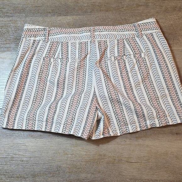 LOFT - Patterned Shorts. Size 8 - Picture 4 of 6